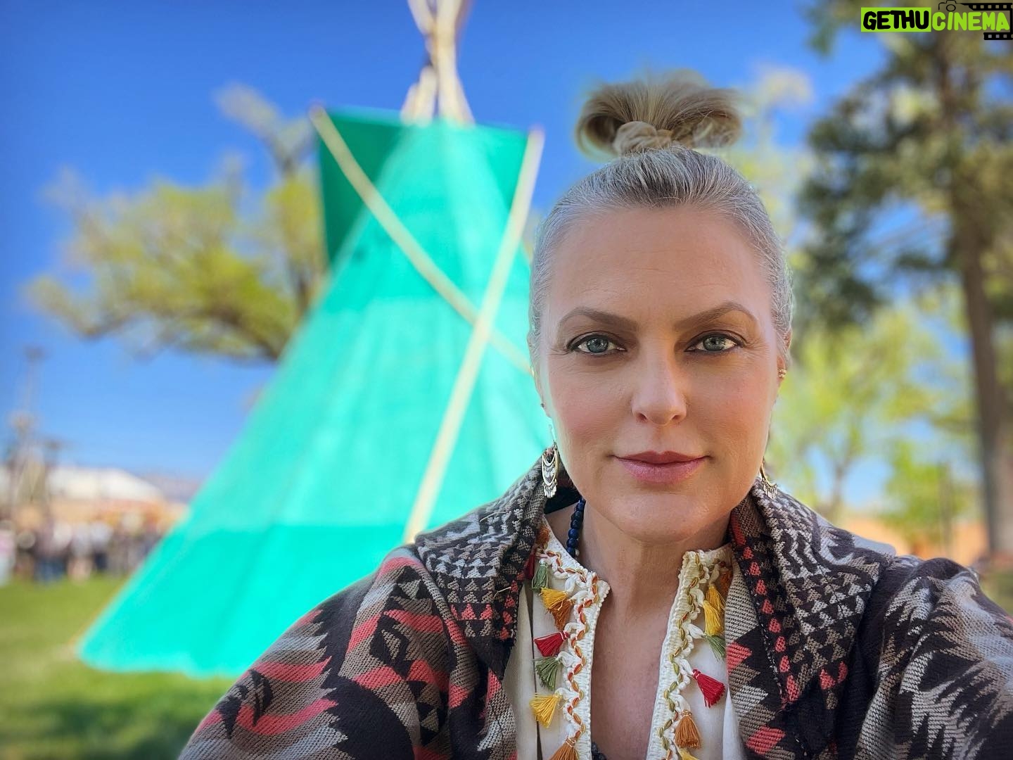 Elaine Hendrix Instagram - Gathering of Nations 2023 @gatheringofnations 1. Teepee Village 2. Ojibway friends 3. Royalty 4. Chickasaw friend 5. Crown 6. Santo Domingo Pueblo friend 7. Main grounds 8. Menominee friends (and Junior Grass Dance Competitor) 9. Miss Indian World 2022 Tashina Red Hawk 10. Drumming & singing #gatheringofnations #powwow #ojibway #chickasaw #santodomingopueblo #minominee #teepee #village #grassdancer #friends #drumming #singing #royalty #crown #missindianworld #albuquerque #newmexico #nativeamericans #nations #grateful