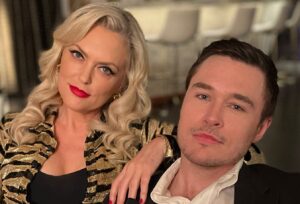 Elaine Hendrix Instagram - DYNASTY S5 is officially on #Netflix today. It was a wild, wonderful ride I am grateful for every single day. I love these people as well as all those behind these scenes not pictured here. Thank you to the village it took to bring this to life: cast, crew, writers, producers, directors, executives, CBS, The CW, Netflix and, of course, the fans. So much love to you all. 💎🖤💋 
xo Alexis Morell Carrington Colby Dexter #Dynasty