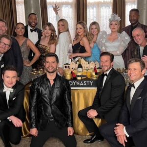 Elaine Hendrix Instagram - DYNASTY S5 is officially on #Netflix today. It was a wild, wonderful ride I am grateful for every single day. I love these people as well as all those behind these scenes not pictured here. Thank you to the village it took to bring this to life: cast, crew, writers, producers, directors, executives, CBS, The CW, Netflix and, of course, the fans. So much love to you all. 💎🖤💋 
xo Alexis Morell Carrington Colby Dexter #Dynasty