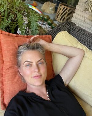 Elaine Hendrix Instagram - Living life. It’s a thing. 🧡💛
