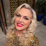 Elaine Hendrix Instagram - 😁🐯🌼🌟🍋🚕🛎📔💛⚠️
