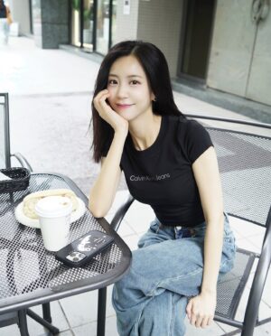 Elaine Ho Instagram - 小姊姊  (◍•ᴗ•◍)♡