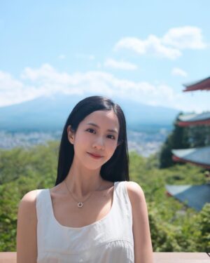 Elaine Ho Instagram - 我在富士山腳下 🗻

#富士山下 #富士山河口湖 #大石公園 

outfit/ @greenpea_tw