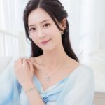 Elaine Ho Instagram – 你們是狗派🐶還是貓派🐱？

大家都知道我是Lufa的媽媽（超狗派）
其實我也曾經養過一隻白貓唷～（貓派也是我）
所以這個問題我真的選不出來！！

既然選不出來
那只好都擁有吧🤩
迪士尼控千萬不能錯過！
7-11與魯斯佛、瑪麗貓、娜娜狗
推出的萌寵派對系列，讓狗派貓派一次滿足🎉

多樣實用的限定周邊
不管是辦公室或者家裡
都能有超萌的貓貓狗狗陪伴
看到心都融化了、療癒感滿分💯

迪士尼鐵粉們快記下來
🔺5/29 15:00-6/9 快閃購
就到7-11門市把這些小可愛們一起帶回家吧(⁎⁍̴̛ᴗ⁍̴̛⁎)

@7eleventw 

#7ELEVEN #迪士尼 #disney #超商開箱 #萌寵派對 #魯斯佛 #Lucifer