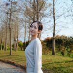 Elaine Ho Instagram - 想不到這組照片是在咖啡廳拍的吧！ 好像在韓國喔！！ 宜蘭最神秘的咖啡廳兼民宿 而且是韓國歐爸開的 超推超推超推 ੧ ᐛ ੭ 📍@barn_stay Outfit Top: @studiodoe / Bottom: @squarebear.thelabel
