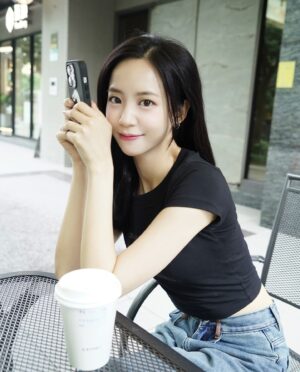 Elaine Ho Instagram - 小姊姊  (◍•ᴗ•◍)♡