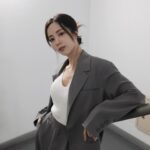 Elaine Ho Instagram – 🖤🤍

娛百熱門打卡景點——樓梯間

outfit/ @anymade_