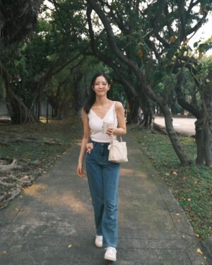 Elaine Ho Instagram - 港式小姐姐

📷/ X100VI
📸/ @shy159753151 
👜/ @loewe 
👗/ @squarebear.thelabel