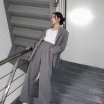 Elaine Ho Instagram – 🖤🤍

娛百熱門打卡景點——樓梯間

outfit/ @anymade_