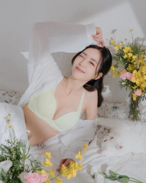 Elaine Ho Instagram - 當一天辣妹

#黛安芬 #Triumph #澎澎氣墊 #史上最輕提托 #lightestpushupever #Tri-Air Lite

@triumphlingerie