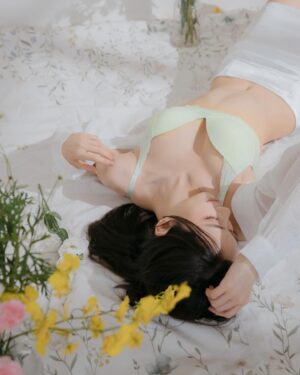 Elaine Ho Instagram - 當一天辣妹

#黛安芬 #Triumph #澎澎氣墊 #史上最輕提托 #lightestpushupever #Tri-Air Lite

@triumphlingerie