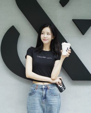 Elaine Ho Instagram - 小姊姊  (◍•ᴗ•◍)♡