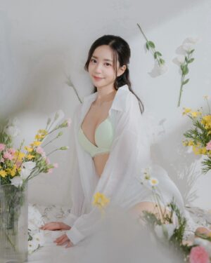Elaine Ho Instagram - 當一天辣妹

#黛安芬 #Triumph #澎澎氣墊 #史上最輕提托 #lightestpushupever #Tri-Air Lite

@triumphlingerie
