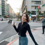 Elaine Ho Instagram – 好久沒來娛百，開春第一錄🖤

outfit/ @queenshoplife  #qsxhsin