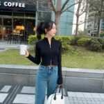 Elaine Ho Instagram – 好久沒來娛百，開春第一錄🖤

outfit/ @queenshoplife  #qsxhsin