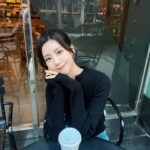 Elaine Ho Instagram – 好久沒來娛百，開春第一錄🖤

outfit/ @queenshoplife  #qsxhsin