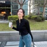 Elaine Ho Instagram – 好久沒來娛百，開春第一錄🖤

outfit/ @queenshoplife  #qsxhsin