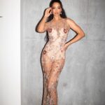 Elarica Johnson Instagram – GRAMMYS ✨

Photography by @lloydpursall 

Makeup by @stephenmoleskibeauty 
Hair by
@maishaoliver 

Dress by @michaelcostello 

#grammys