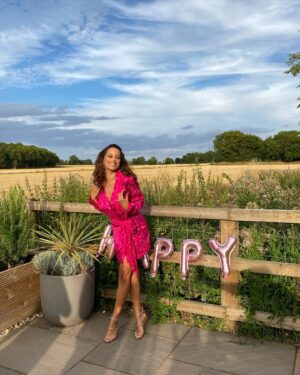 Elarica Johnson Instagram - BIRTHDAY HAPPINESS 💗

I can’t say it enough. I couldn’t be more grateful. This world, My world and all the wonderful people in it. Thank you for all the love. ANOTHER YEAR!
It’s my birthdayyyyy✨

#happy #birthdaygirl #grateful