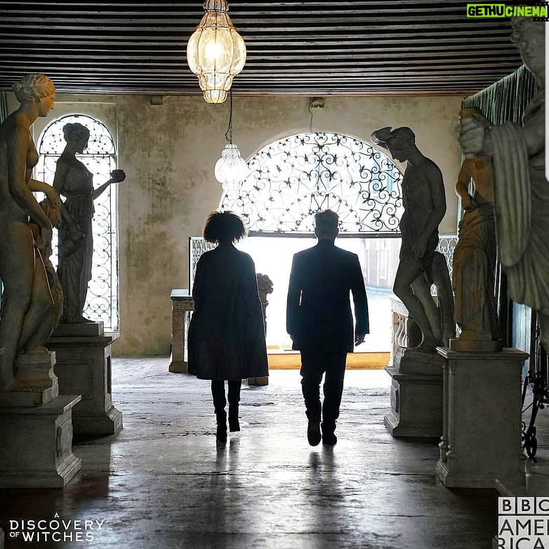 Elarica Johnson Instagram - POWER WALKING🚶🏽♀️ . #adiscoveryofwitches #sky1 #bbcamerica #juliettedurand #actress