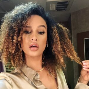 Elarica Johnson Instagram - TRAILER MOMENTS... Take a picture because @jdenelle made me look so fancy!😍 But really Im usually doing some kind of silly shit with my dog or moaning about my stomach, because I ate food I shouldn't. Which includes🎂🥪🧀🥞🍕 ...and ofcourse eating food that looks bad just because I'm hungry. Don't do it🤢