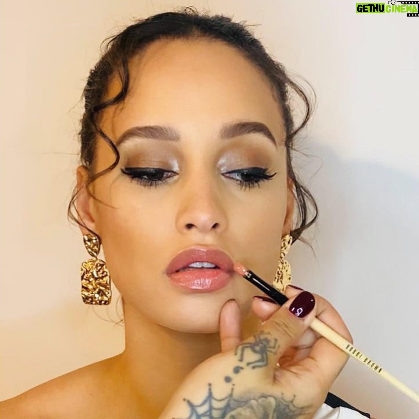 Elarica Johnson Instagram - Excited for all the nominees this weekend at the BAFTA’s What a year of film and TV!😻 Makeup by - @amie_williams_ @armanibeauty @lancomeofficial @bobbibrownuk Event @bsbpartnerships @dunhill @gregwilliamsphotography - 📸