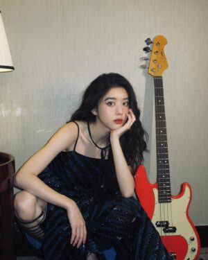 Eleanor Lee Instagram - i like the parts of me you don’t like