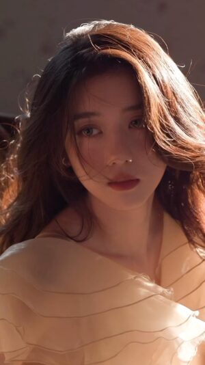 Eleanor Lee Instagram - 爱一个人
就像养一朵花
最好的花匠 
是我是你是ta 🌼