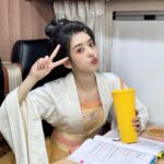 Eleanor Lee Instagram - 累。但是一点都不辛苦，甚至非常幸福。💛