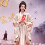 Eleanor Lee Instagram – 算人心，破暗局。你好，顾鱼落。

《掌中刃》 开机大吉！❤️
#掌中刃