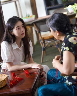 Eleanor Lee Instagram - 奶奶 就算你不记得我了 我还记得你🍊 

#橘子汽水 #OrangeSoda