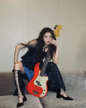 Eleanor Lee Instagram - i like the parts of me you don’t like
