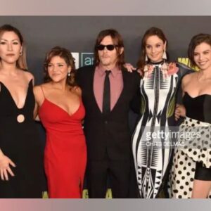 Eleanor Matsuura Instagram - Moments in between, closing this chapter and the best most sweetest fans in the world ♥️
@amctalkingdead @amcthewalkingdead