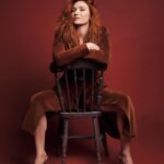 Eleanor Tomlinson Instagram - To binge, or not to binge… The Couple Next Door Tonight 9pm @channel4 Or stream all episodes now @channel4 📺 📺 📺 📸 @mattholyoak for @thetimesmagazine 🤎 @hannahlouiserogers 🤎 @victoriabond007 🤎 @lukepluckrose 🤎 @vrwpublicity Coming soon to @starz 🇺🇸