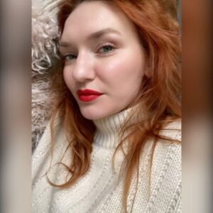 Eleanor Tomlinson Instagram - Trying to contain my excitement about being sent the new Rouge Dior set 💄

Thank you so much @dior 💋

@peterphilipsmakeup 
@diorbeauty