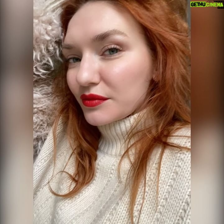 Eleanor Tomlinson - 11.1K Likes - Trying to contain my excitement about being sent the new Rouge Dior set 💄
Thank you so much @dior 💋
@peterphilipsmakeup
@diorbeauty