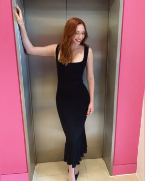 Eleanor Tomlinson Instagram - A great time last night on @bbctheoneshow talking all things The Outlaws with my dear pal @stephenmerchant 

Series 3 returns tonight at 9pm @bbcone or stream it all on @bbciplayer 

Oh, and I promise I will watch Star Wars… but which one do I start with??! 

• Styled by @rebeccacorbinmurray in @galvanlondon @bypariah @tillysveaas @doublemossjewelry @jimmychoo 
• Makeup by @victoriabond007 
• Hair by @lukepluckrose 
• @vrwpublicity