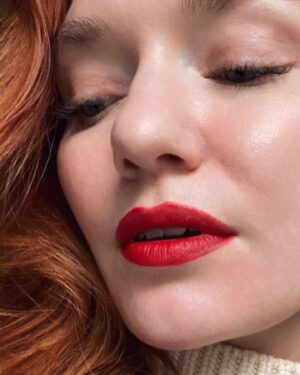 Eleanor Tomlinson Instagram - Trying to contain my excitement about being sent the new Rouge Dior set 💄

Thank you so much @dior 💋

@peterphilipsmakeup 
@diorbeauty