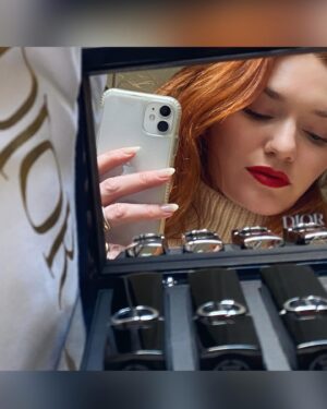 Eleanor Tomlinson Instagram - Trying to contain my excitement about being sent the new Rouge Dior set 💄

Thank you so much @dior 💋

@peterphilipsmakeup 
@diorbeauty