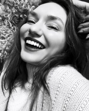 Eleanor Tomlinson Instagram - Trying to contain my excitement about being sent the new Rouge Dior set 💄

Thank you so much @dior 💋

@peterphilipsmakeup 
@diorbeauty