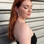 Eleanor Tomlinson Instagram – Just a moment for the look…

Stella 🖤

@stellamccartney 

@rebeccacorbinmurray 
@victoriabond007 
@pauljoneshair 
@vrwpublicity 

📸 @sofi.adams.photo 

Swipe for some Outlaws love ♥️👉🏻