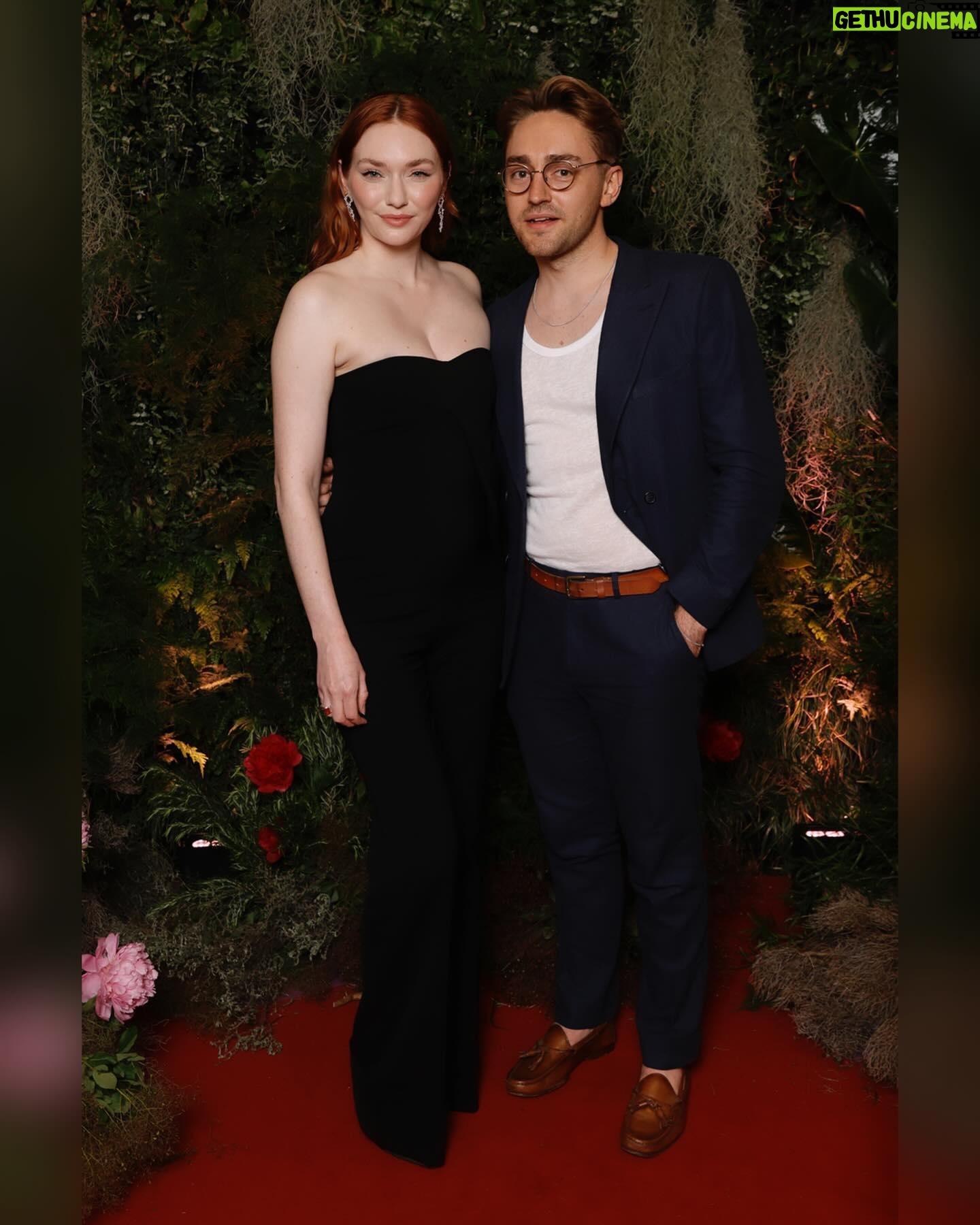 Eleanor Tomlinson - 9.3K Likes - VOGUE X NETFLIX X BAFTA PARTY
Such a fun night 🥂 Thank you for having me!
… and thank you @rossharrytom for being the coolest date and not crying when you met @billiepiper ♥️✌🏻
Styled by @rebeccacorbinmurray in @stellamccartney @jimmychoo @completedworks
Makeup @victoriabond007
Hair @pauljoneshair
@vrwpublicity
@britishvogue
@netflixuk @netflixqueue
@bafta
📸 John Phillips @gettyimages @gettyentertainment
📸 @sofi.adams.photo
@dovetalelondon at @1hotel.mayfair