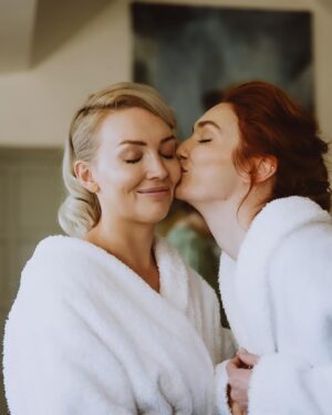 Eleanor Tomlinson Instagram - Happy International Women’s Day

Queens, the lot of you 👑