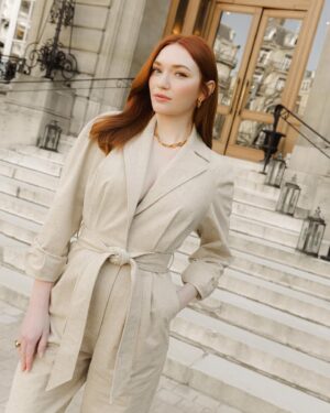 Eleanor Tomlinson Instagram - On Wednesdays, we wear cream. 

Check out my interview with @bazaaruk for the scoop on my first Paris Fashion Week 💋

@zimmermann 

📸 @jacquesburga @bazaaruk 

#PFW #zimmermann #harpersbazaar