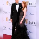 Eleanor Tomlinson Instagram - What an honour to present Best Drama Series at last night’s BAFTA Awards with my fabulous friend and co-star @stephenmerchant Congratulations to all the nominees and winners 🖤 What a night! @bafta 📸 @gettyimages @gettyentertainment Thank you to my gorgeous team 🖤… • Styled by @rebeccacorbinmurray in @marchesafashion @jimmychoo @bulgari • Makeup @victoriabond007 @lancomeofficial • Hair @lukepluckrose • @vrwpublicity