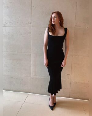 Eleanor Tomlinson Instagram - A great time last night on @bbctheoneshow talking all things The Outlaws with my dear pal @stephenmerchant 

Series 3 returns tonight at 9pm @bbcone or stream it all on @bbciplayer 

Oh, and I promise I will watch Star Wars… but which one do I start with??! 

• Styled by @rebeccacorbinmurray in @galvanlondon @bypariah @tillysveaas @doublemossjewelry @jimmychoo 
• Makeup by @victoriabond007 
• Hair by @lukepluckrose 
• @vrwpublicity