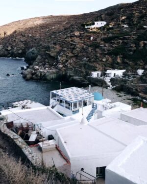 Electra Asteri Instagram - Anywhere @ritaora 🎵
Location 📍 #Sifnos 
Photo 📸 #FtEle

________________________________________________

🏝️ Σεράλια

💦Τελικά, Σίφνος χωρίς Σεράλια δεν γίνεται. Το αρχαίο Σιφναίικο λιμάνι είναι ένα από τα  διαμάντια του νησιού. Βέβαια είναι για "λίγους". Δεν είναι όπως ο Πλατύς γιαλός και ο Αρτεμώνας. Έχει τη δική του αύρα και τη δική του μοναδική ενέργεια. 

💙Ένα μικρό αλλά πολύ δυναμικό λιμανάκι που για να φτάσεις θα πρέπει να κατέβεις (και μετά να ανέβεις 🤪) περίπου 100 σκαλοπάτια. Αλλά πιστέψτε με, αξίζει τον κόπο. 

🔴Μόλις φτάνεις συναντάς μια πολύ συμπαθητική ταβέρνα. Προχωρώντας θα δεις σπίτια και βγαίνοντας από το στενό δρομάκι θα δεις την αποκάλυψη. Ένα υπέροχο μικρό λιμανάκι, που στην βράχια  του κρέμεται ένα μικρό, απλό, gourmet εστιατόριο. Από την άλλη πλευρά έχει κάποια λίγα δωμάτια. 

🧜‍♀️Το μέρος επισκέπτεται ο Tom Hanks και έχει πάει και ο Barack Obama. Όχι άδικα. Είναι υπέροχο! 

🌬️Η θάλασσα του -συνήθως- άγρια μεν, όμως πολύ γοητευτική.

🫶 Μαγεύτηκα! Καλημέρα. 
________________________________________________

#HappyTraveller #TravelTheWorld #WithYou #TravelGirl #Greece