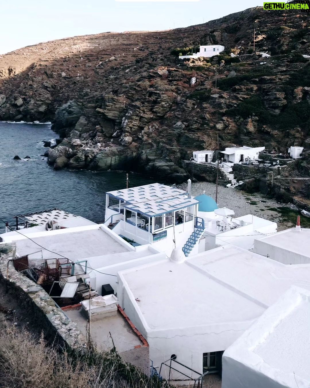 Electra Asteri - 7.9K Likes - Anywhere @ritaora 🎵
Location 📍 #Sifnos
Photo 📸 #FtEle
________________________________________________
🏝️ Σεράλια
💦Τελικά, Σίφνος χωρίς Σεράλια δεν γίνεται. Το αρχαίο Σιφναίικο λιμάνι είναι ένα από τα διαμάντια του νησιού. Βέβαια είναι για "λίγους". Δεν είναι όπως ο Πλατύς γιαλός και ο Αρτεμώνας. Έχει τη δική του αύρα και τη δική του μοναδική ενέργεια.
💙Ένα μικρό αλλά πολύ δυναμικό λιμανάκι που για να φτάσεις θα πρέπει να κατέβεις (και μετά να ανέβεις 🤪) περίπου 100 σκαλοπάτια. Αλλά πιστέψτε με, αξίζει τον κόπο.
🔴Μόλις φτάνεις συναντάς μια πολύ συμπαθητική ταβέρνα. Προχωρώντας θα δεις σπίτια και βγαίνοντας από το στενό δρομάκι θα δεις την αποκάλυψη. Ένα υπέροχο μικρό λιμανάκι, που στην βράχια του κρέμεται ένα μικρό, απλό, gourmet εστιατόριο. Από την άλλη πλευρά έχει κάποια λίγα δωμάτια.
🧜♀️Το μέρος επισκέπτεται ο Tom Hanks και έχει πάει και ο Barack Obama. Όχι άδικα. Είναι υπέροχο!
🌬️Η θάλασσα του -συνήθως- άγρια μεν, όμως πολύ γοητευτική.
🫶 Μαγεύτηκα! Καλημέρα.
________________________________________________
#HappyTraveller #TravelTheWorld #WithYou #TravelGirl #Greece
