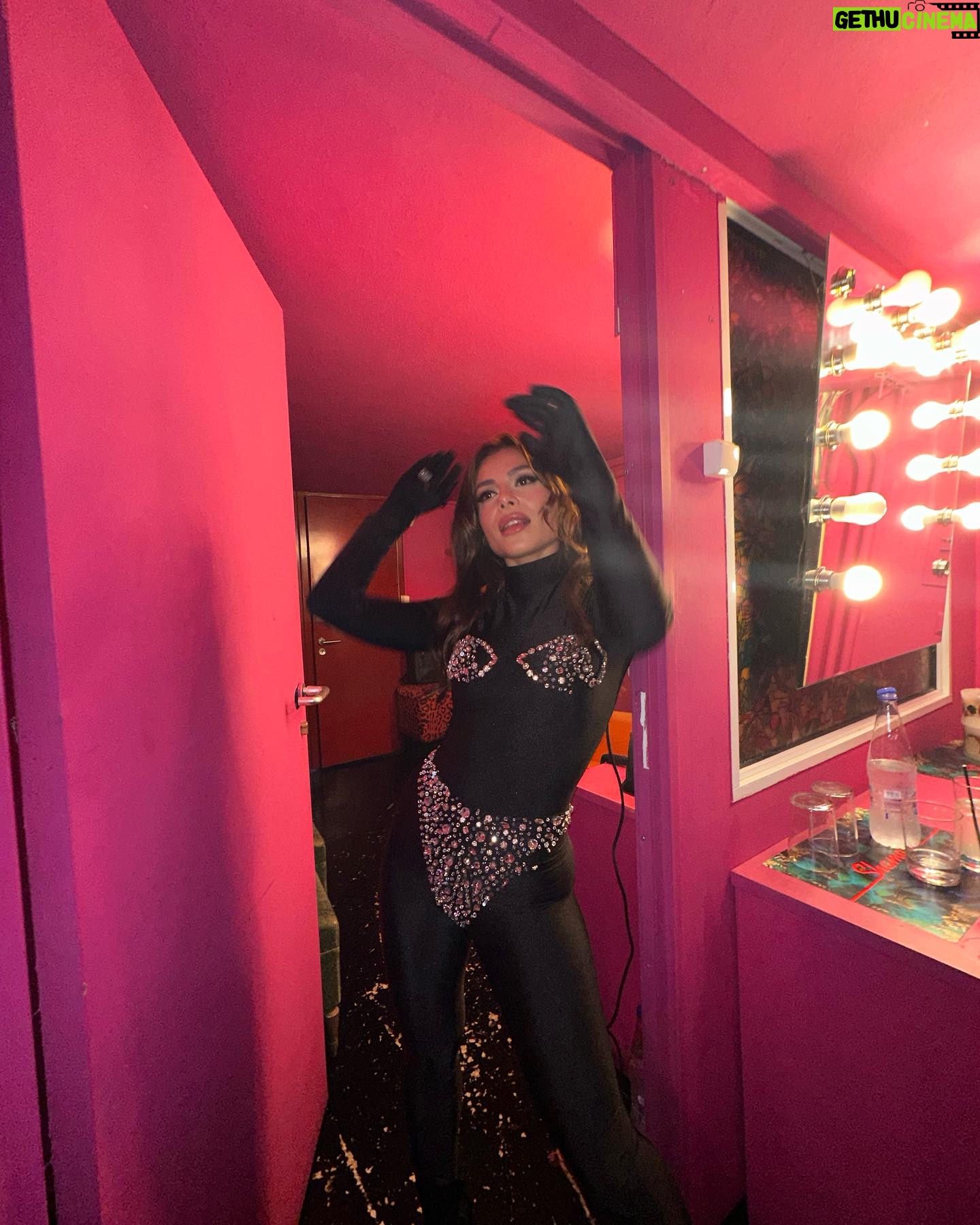 Eleftheria Eleftheriou Instagram - Ευχαριστώ για την υπέροχη βραδιά και όλη την ομάδα μου που δούλεψε για αυτό το αποτέλεσμα! Thank you shamone! 🏳️🌈Δεν ήθελα να αφήσω το stage! Thank you @heaven_music_official είσαστε δίπλα μου σε όλα 🙏 costume details @irene_angelopoulos_couture 🖤 love you till the next time💋 Elle