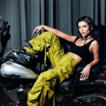 Eleftheria Eleftheriou Instagram - Ξεπεράσαμε το 1.000.000 προβολές στο YouTube μέσα σε ένα μήνα… είμαστε ακόμα στα trends! Το #sepirasovara έγινε viral στα social media! Σε κάθε κυκλοφορία το ίδιο άγχος… ειδικά με την επιστροφή μου στη δισκογραφία μετά από 2 χρόνια! Σημαίνει πολλά για μένα🙏 Σας ευχαριστώ πολύ… με κάνετε πιο δραστήρια στο να δώσω πολλά ακόμα… που δεν έχετε δει από μένα…και θα έρθουν πολύ σύντομα☺️💋 Έχοντας δίπλα μου την καινούργια μου δισκογραφική στέγη @heaven_music_official 💿 Σε ευχαριστώ ομαδάρα: @spiros_stamoulis @giorgos_koutsoukos @philipal @nikoshalkousisdj
